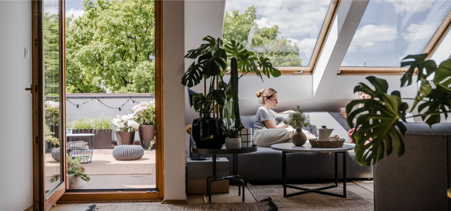 wyjście na balkon z salonu